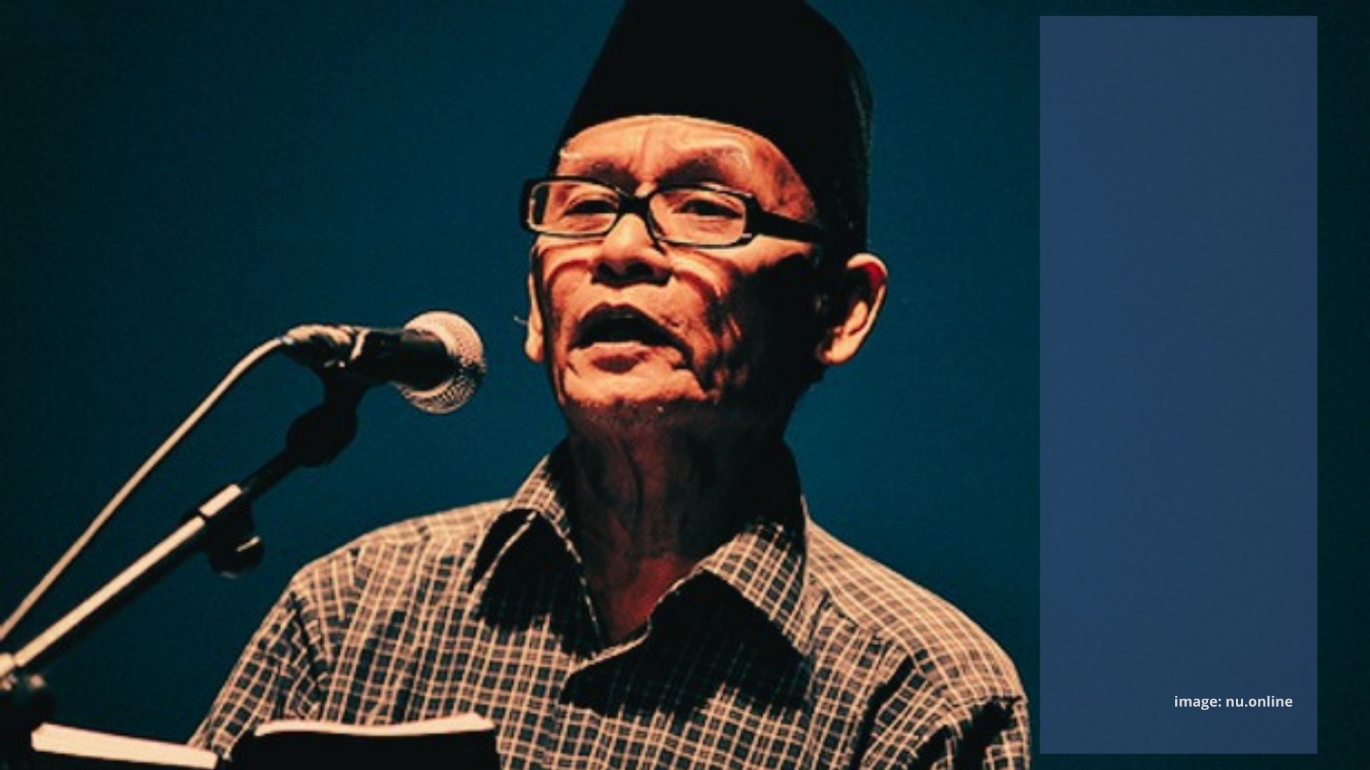 Displacing dan Creating of Meaning dalam Puisi Tiarap Karya D. Zawawi Imron Displacing dan Creating of Meaning dalam Puisi Tiarap Karya D. Zawawi Imron